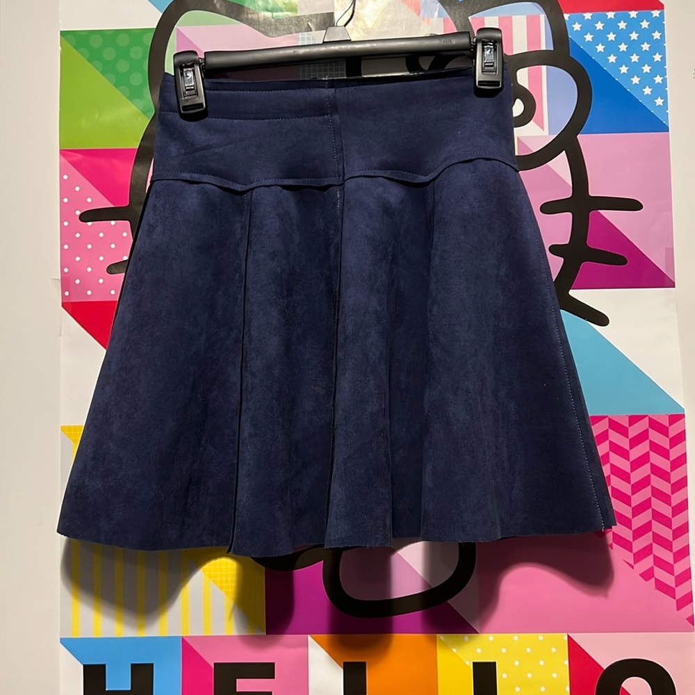 Navy blue swayed pleaded skirt